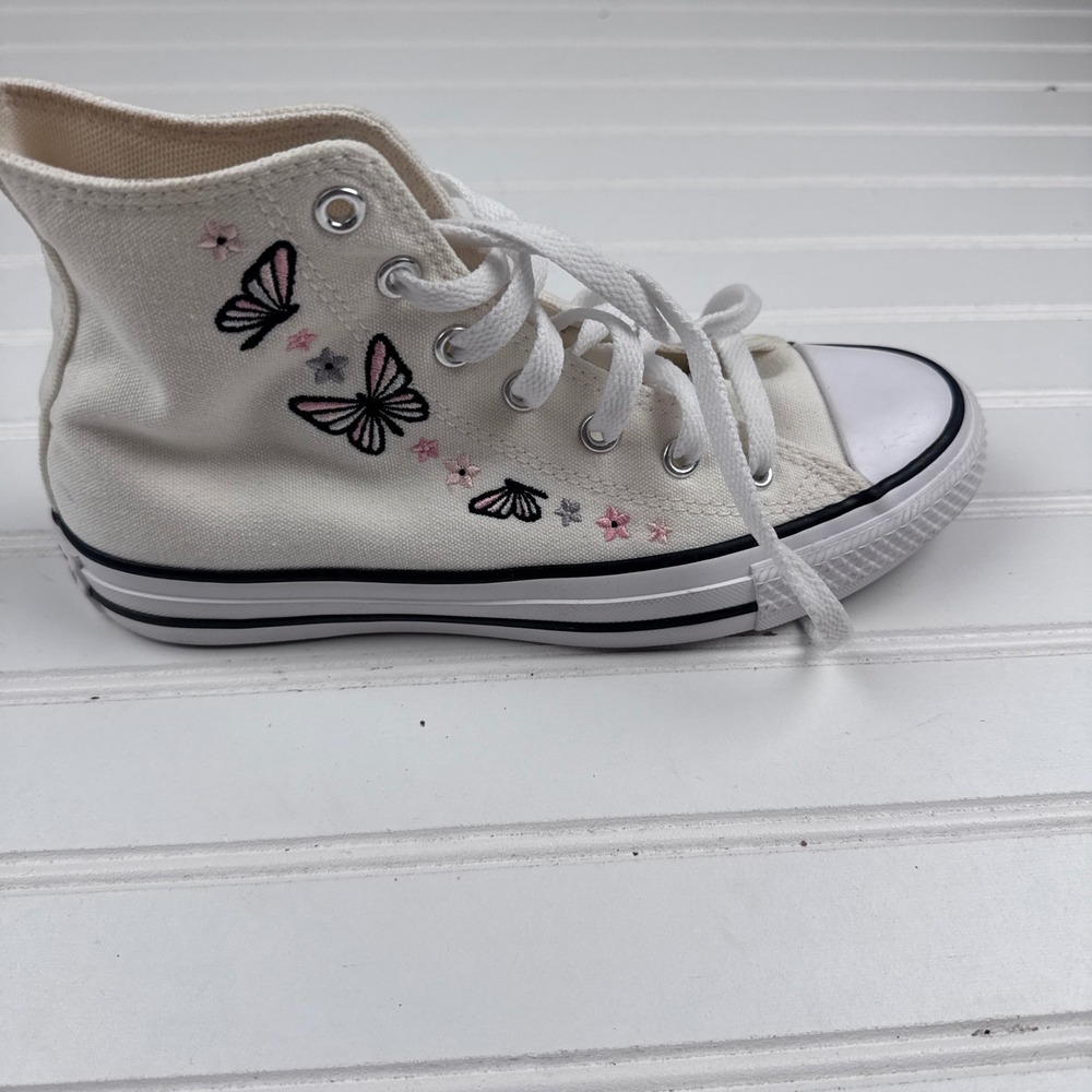 Convesrse Chuck Taylors Youth Girls Size 4 Butterflies RIGHT SHOE ONLY AMPUTEE